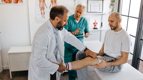 _suglobi_kolino_travma_gettyimages_1310342685_61ea0f105c9dd2a261db6d681d3a7e78_480x270