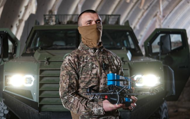 fpv_dron_operator_dronu_ukr_vii__skovi_foto___vitalii___nosach_rbk_ukrai__na20240013_cf5dffbecbe6da687ceefa4b262c6f60_650x410
